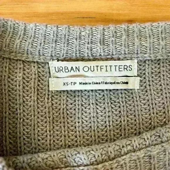 Urban Outfitters Crop Sweater - Picture 3 of 4